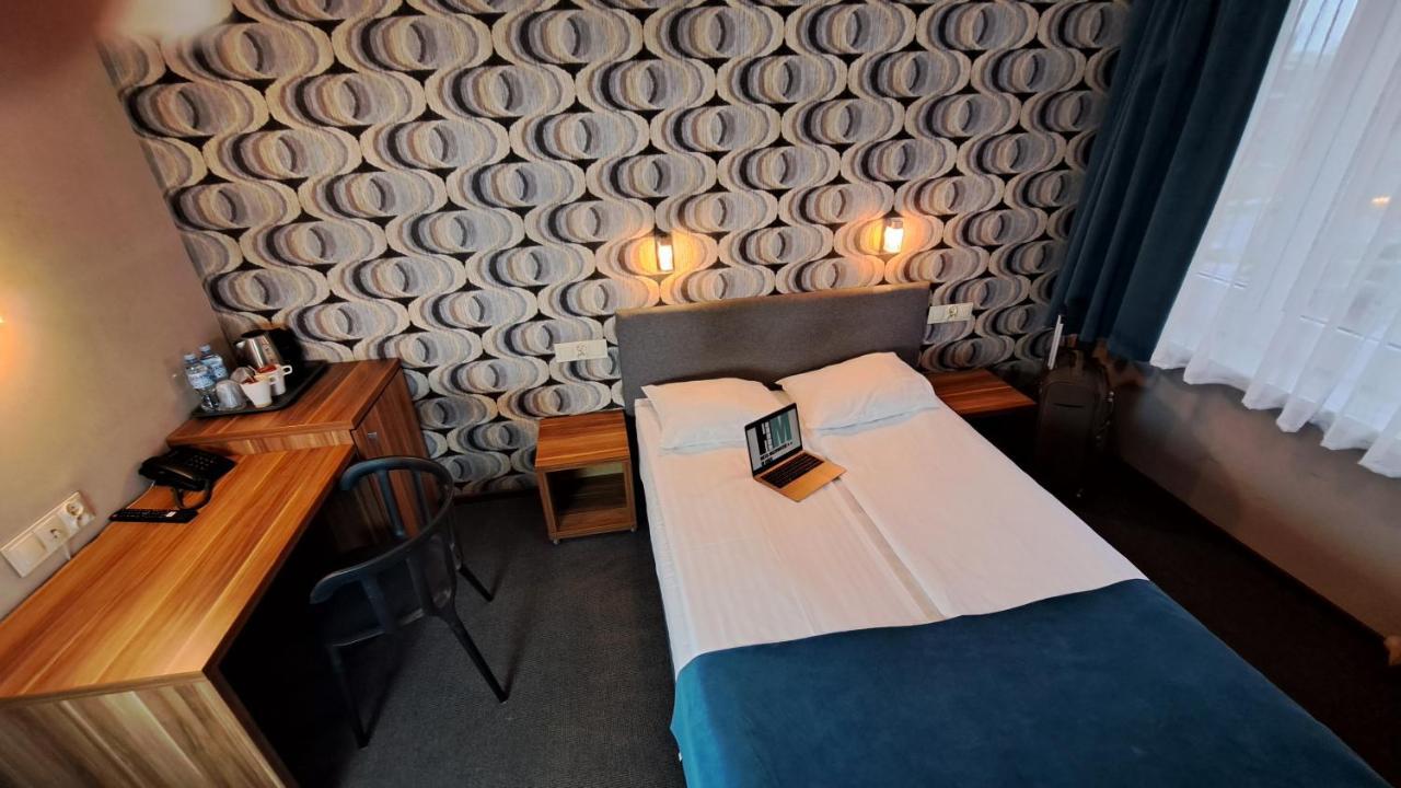 Hotel Mazowiecki Lodz Экстерьер фото