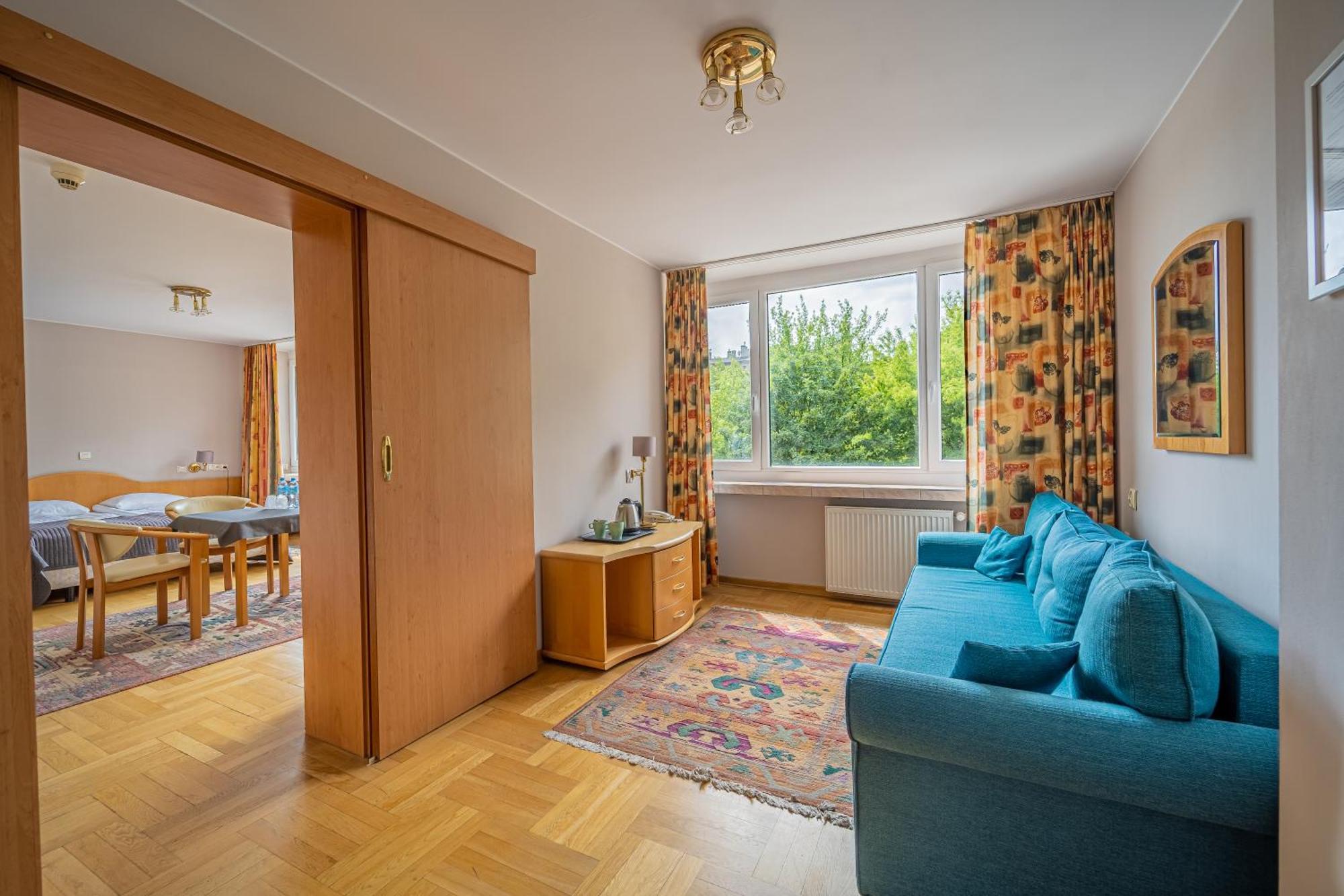Hotel Mazowiecki Lodz Экстерьер фото
