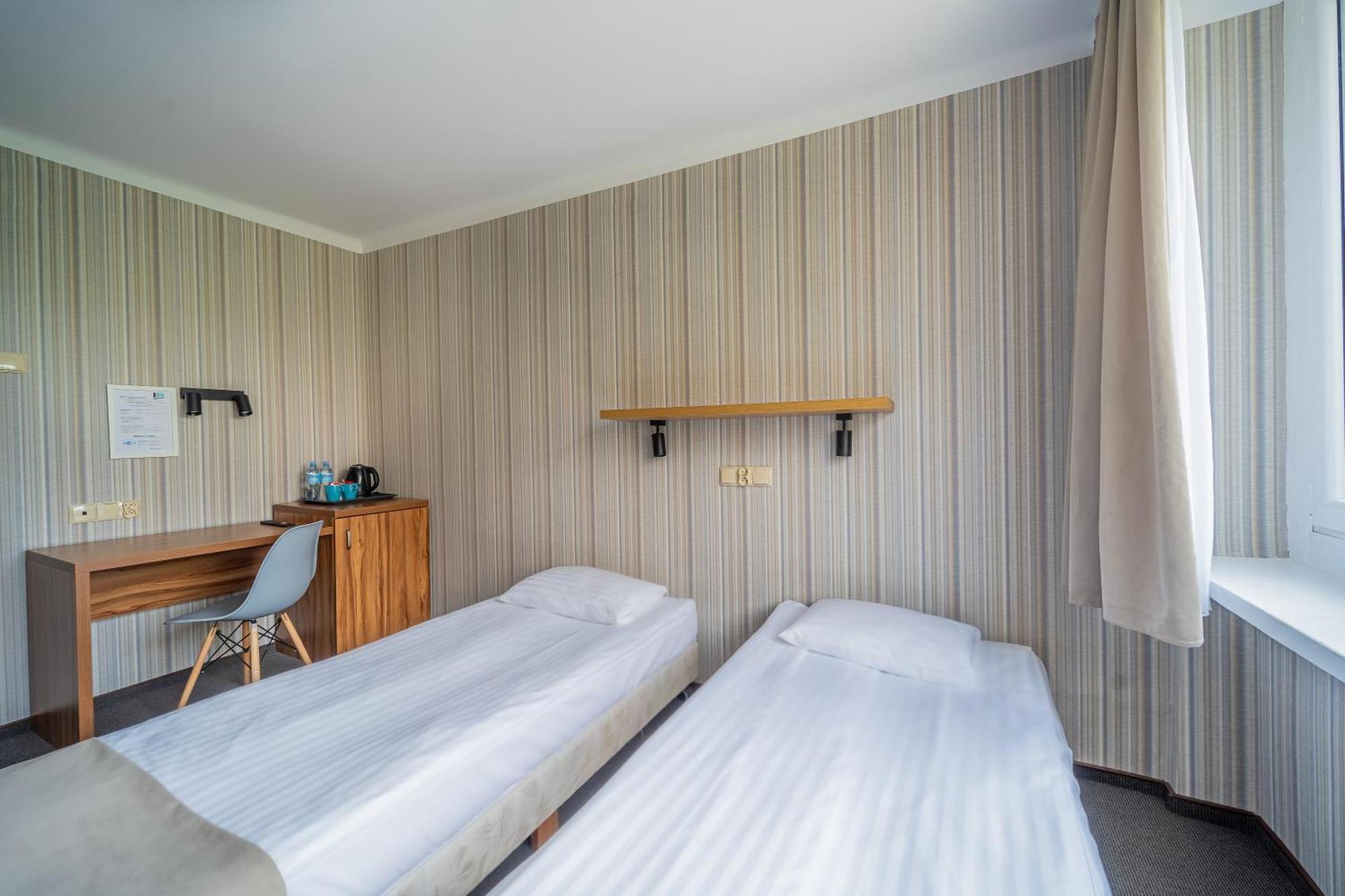 Hotel Mazowiecki Lodz Экстерьер фото