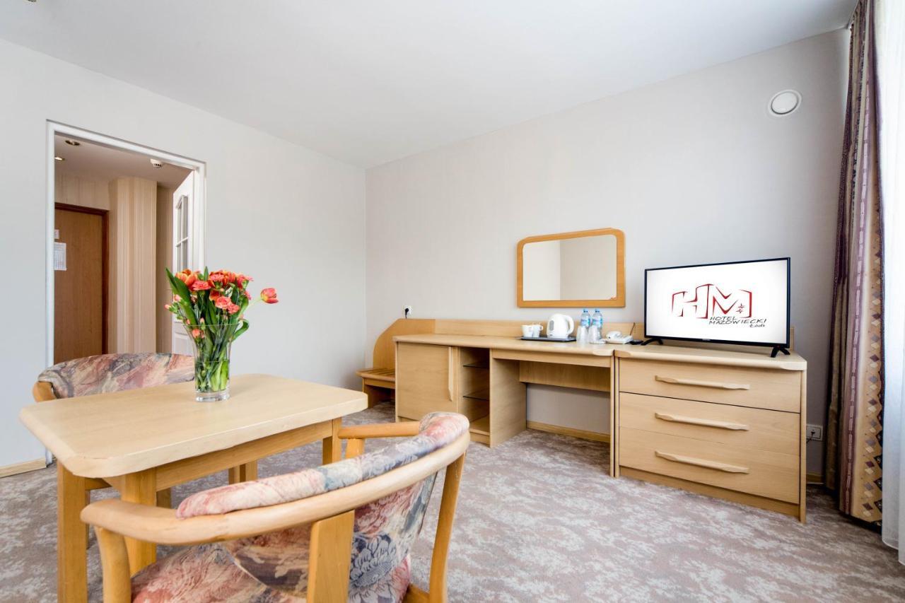 Hotel Mazowiecki Lodz Экстерьер фото